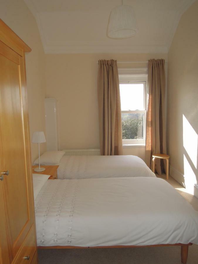 Special Seafront Apartment Portsmouth Exterior photo