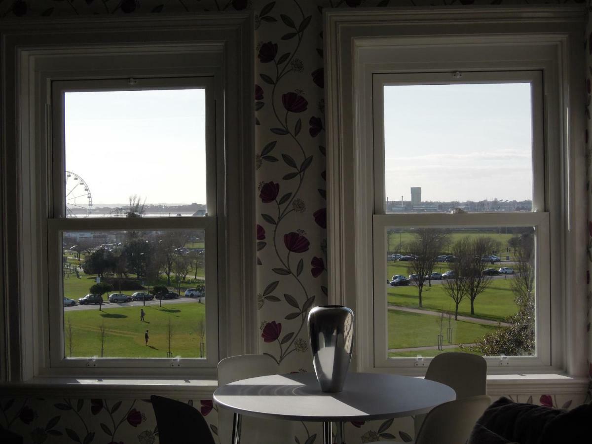 Special Seafront Apartment Portsmouth Exterior photo