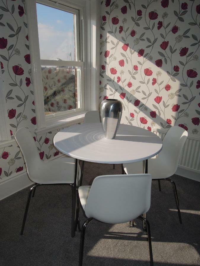 Special Seafront Apartment Portsmouth Exterior photo